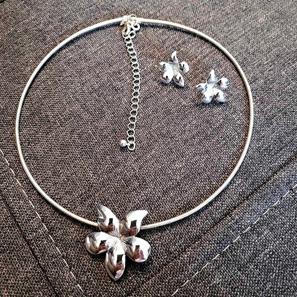 AVON Stamped Vintage Silver Cherry Blossom Flower Choker Necklace & Earrins Set - Picture 2 of 6
